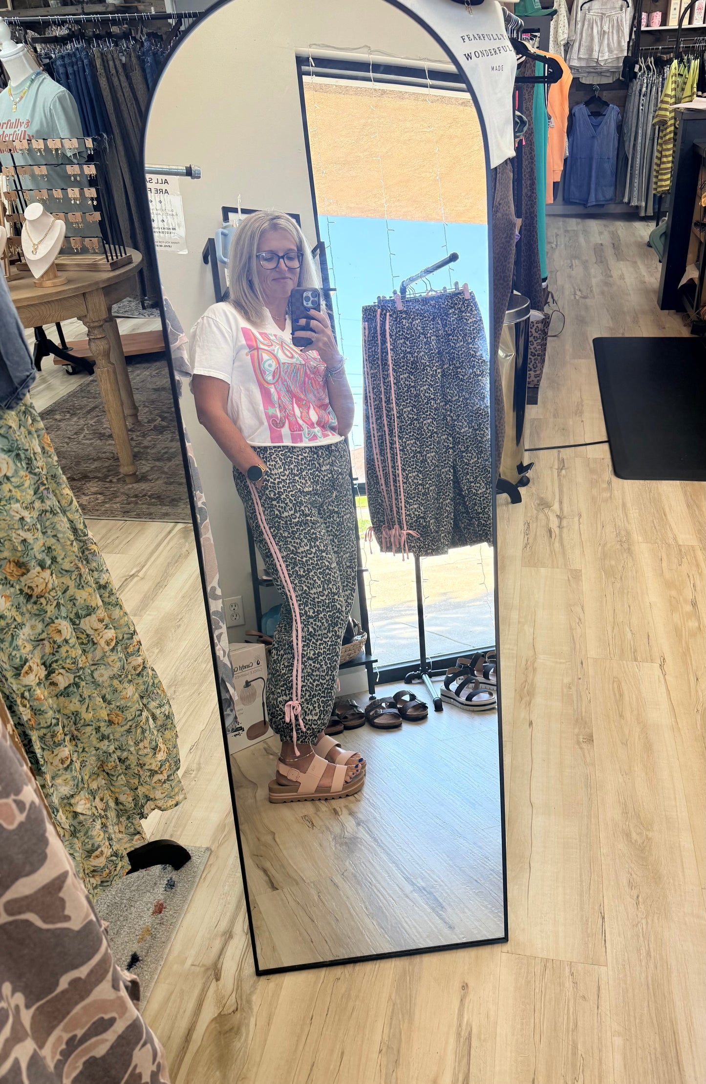 LEOPARD PRINTS WITH PINK SIDE LINE DRAWSTRINGS PANTS