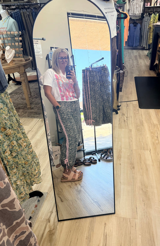 LEOPARD PRINTS WITH PINK SIDE LINE DRAWSTRINGS PANTS